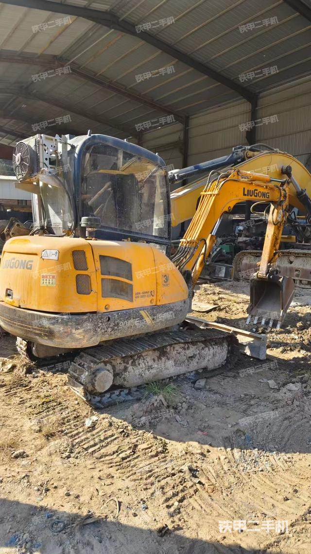 單側(cè)履帶整體（整機(jī)外觀）