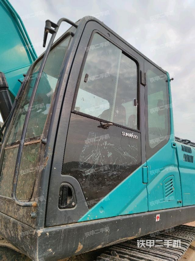 駕駛室左前45度(駕駛室部分) 駕駛室左前45度(駕駛室部分)