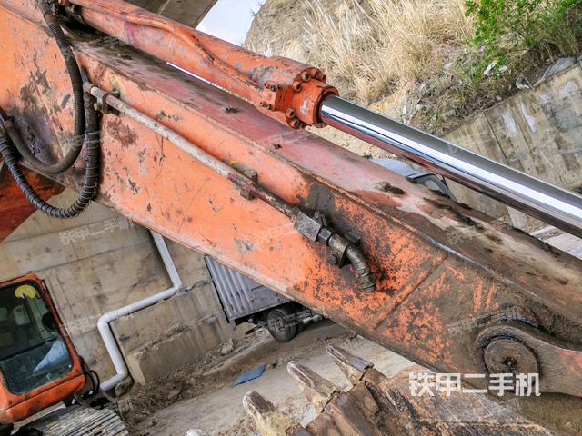 小臂整體左后(工作和回轉(zhuǎn)裝置) 小臂整體左后(工作和回轉(zhuǎn)裝置)