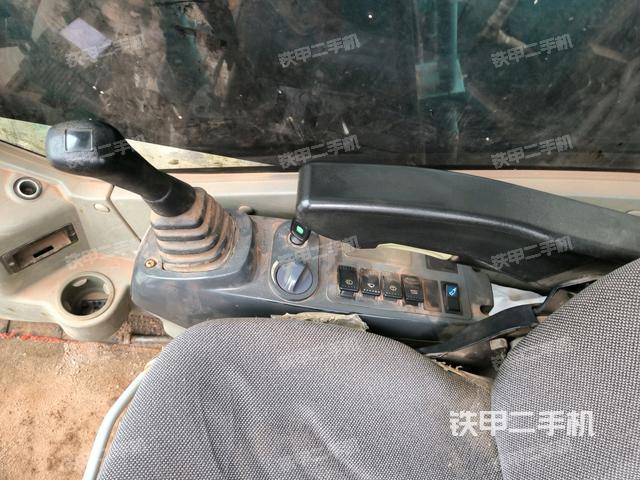 座椅右側(cè)控制臺/鑰匙門/油門/含右手柄（駕駛室部分）