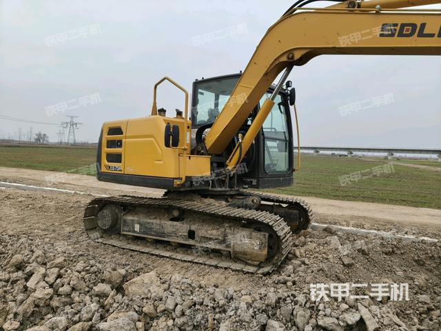 轉(zhuǎn)盤和下車架正前（工作和回轉(zhuǎn)裝置）