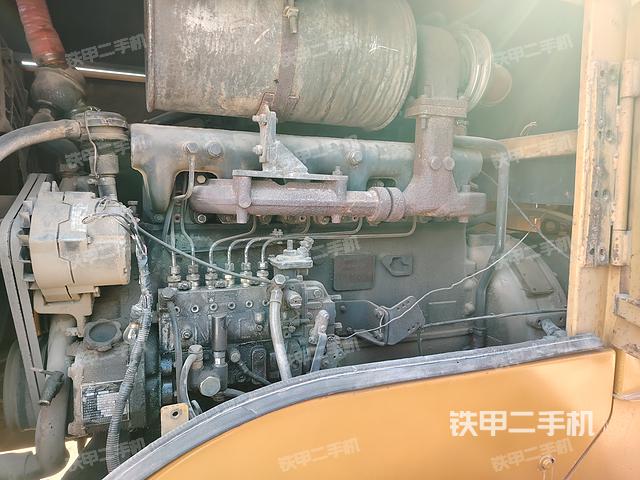 发动机右侧（整机外观及大件）