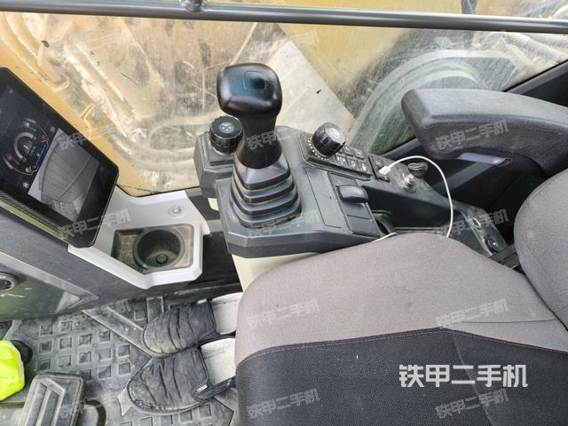 座椅右側(cè)控制臺/鑰匙門/油門/含右手柄（駕駛室部分）