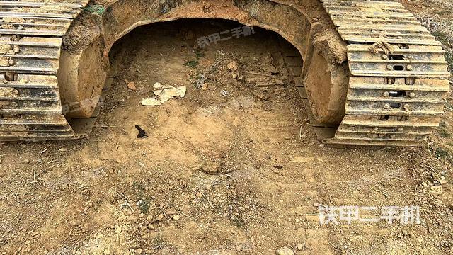 轉(zhuǎn)盤和下車架正前(工作和回轉(zhuǎn)裝置) 轉(zhuǎn)盤和下車架正前(工作和回轉(zhuǎn)裝置)