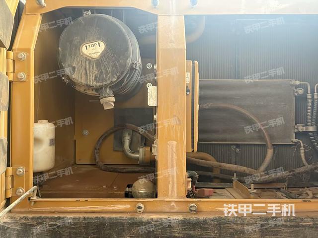 散熱器正面(大件艙室) 散熱器正面(大件艙室)