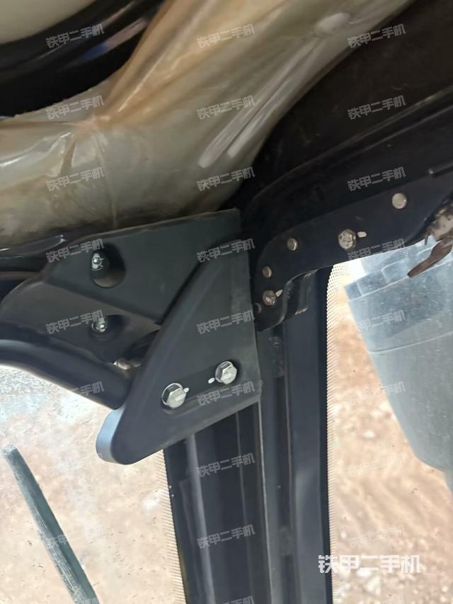 駕駛室左前45度(駕駛室部分) 駕駛室左前45度(駕駛室部分)