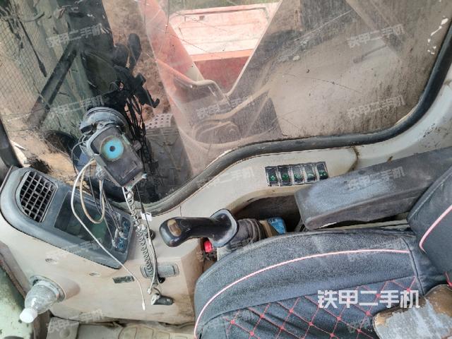 座椅右側(cè)控制臺/鑰匙門/油門/含右手柄(駕駛室部分) 座椅右側(cè)控制臺/鑰匙門/油門/含右手柄(駕駛室部分)