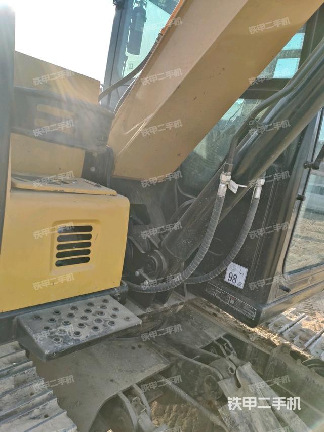 大臂根部?斜（工作和回轉(zhuǎn)裝置）