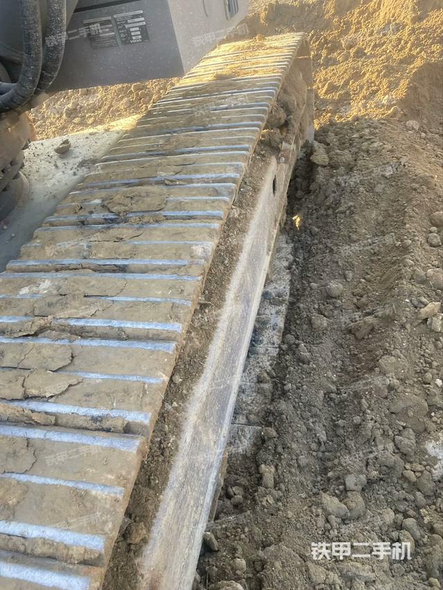 單側(cè)履帶整體（整機(jī)外觀）