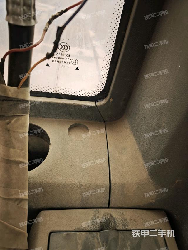 后窗玻璃角標（駕駛室部分）