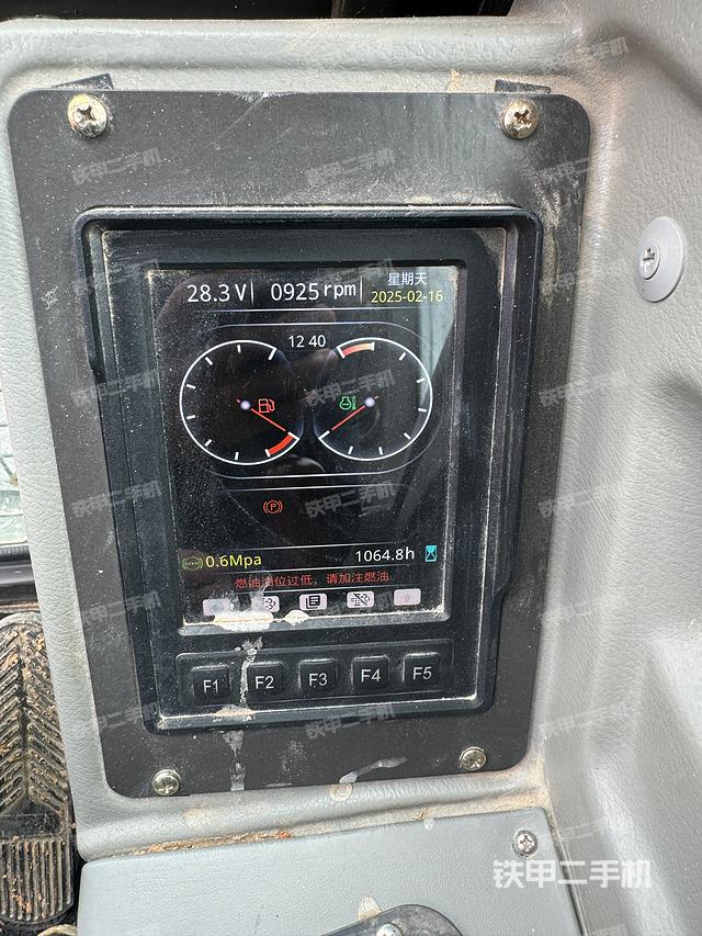 駕駛室整體(整機外觀) 駕駛室整體(整機外觀)