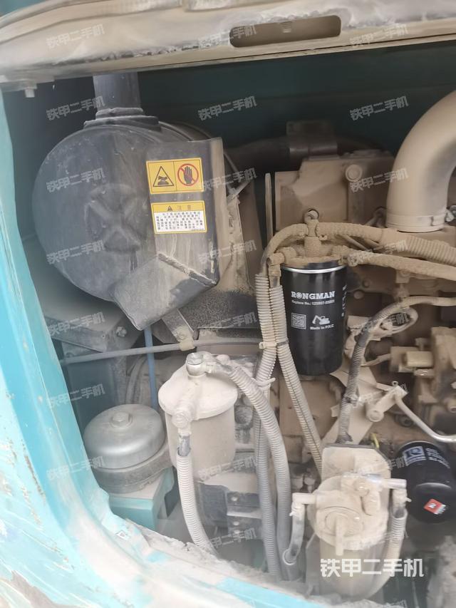 液壓泵艙室正面整體(整機(jī)外觀) 液壓泵艙室正面整體(整機(jī)外觀)