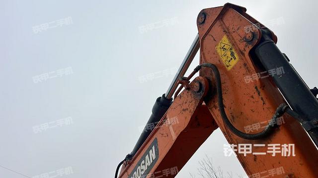 小臂整體左后(工作和回轉(zhuǎn)裝置) 小臂整體左后(工作和回轉(zhuǎn)裝置)