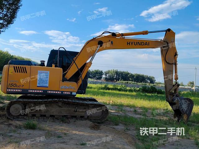 现代R150LC-7挖掘机的设备实拍-第2张实拍照片