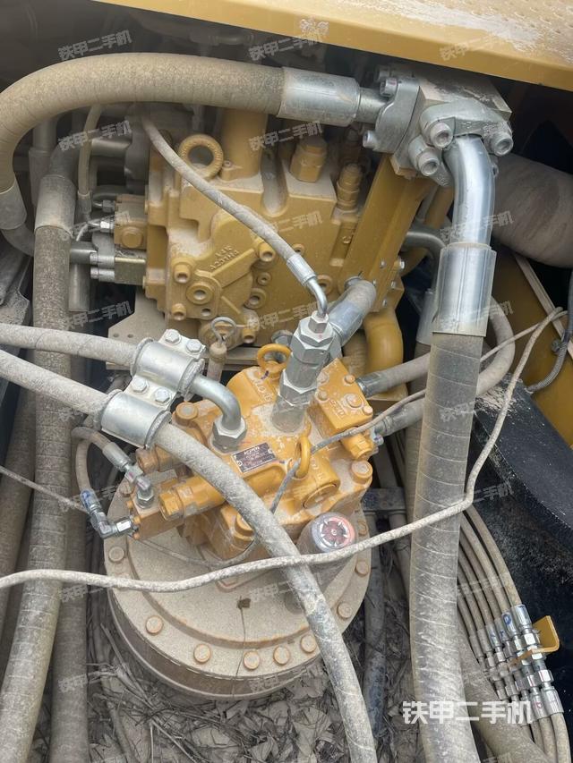 回轉(zhuǎn)馬達(dá)和主控閥（整機(jī)外觀）