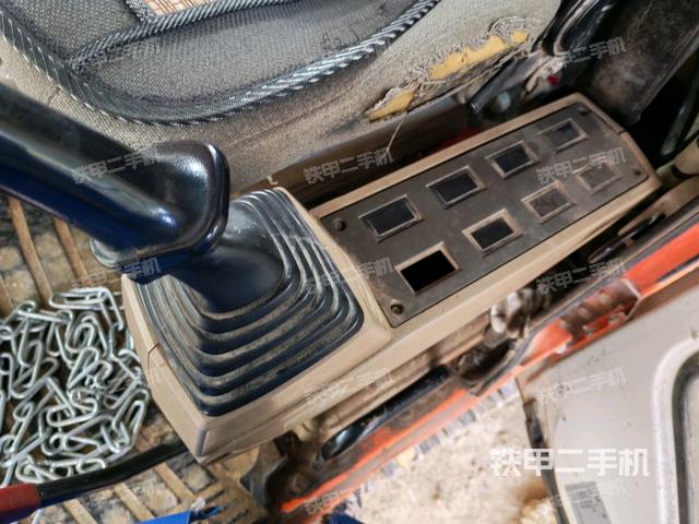 座椅左側(cè)控制臺/音響/含左手柄(駕駛室部分) 座椅左側(cè)控制臺/音響/含左手柄(駕駛室部分)