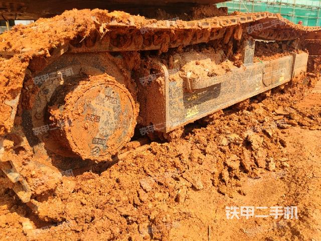 右侧履带整体 (行走机构) 右侧履带整体 (行走机构)