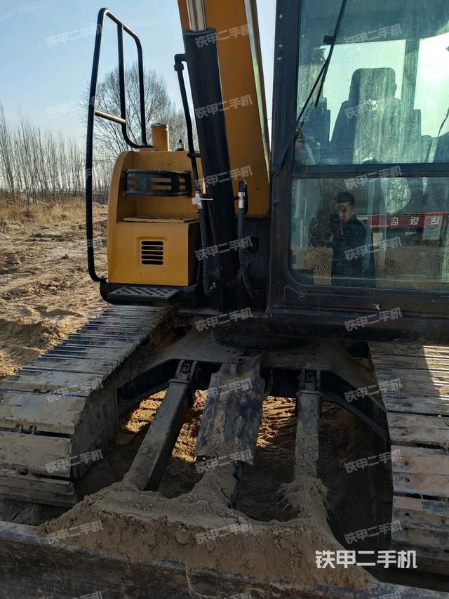 轉(zhuǎn)盤和下車架正前（工作和回轉(zhuǎn)裝置）