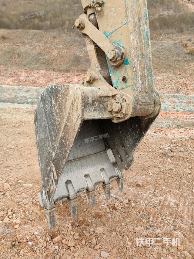 鏟斗右后整體(工作和回轉(zhuǎn)裝置) 鏟斗右后整體(工作和回轉(zhuǎn)裝置)