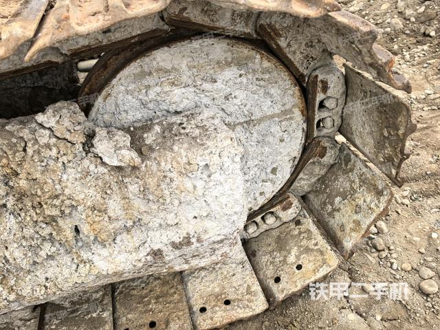 右驅(qū)動輪（行走機(jī)構(gòu)）