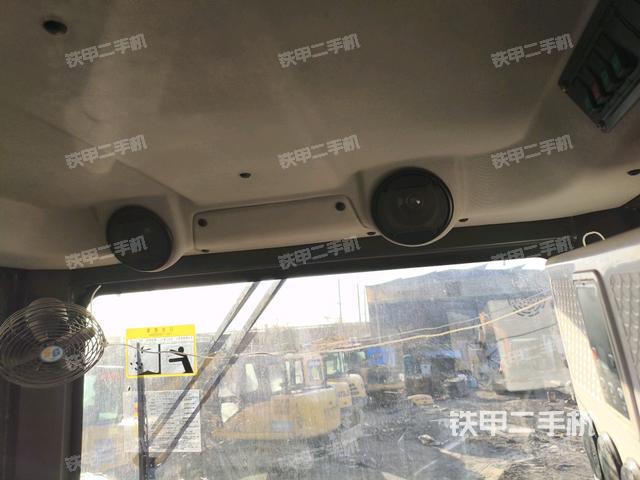 駕駛室內(nèi)部全景(推土機駕駛室) 駕駛室內(nèi)部全景(推土機駕駛室)