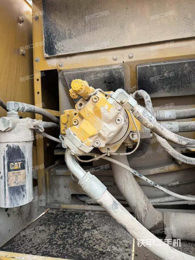 液壓泵艙室正面整體(整機(jī)外觀) 液壓泵艙室正面整體(整機(jī)外觀)