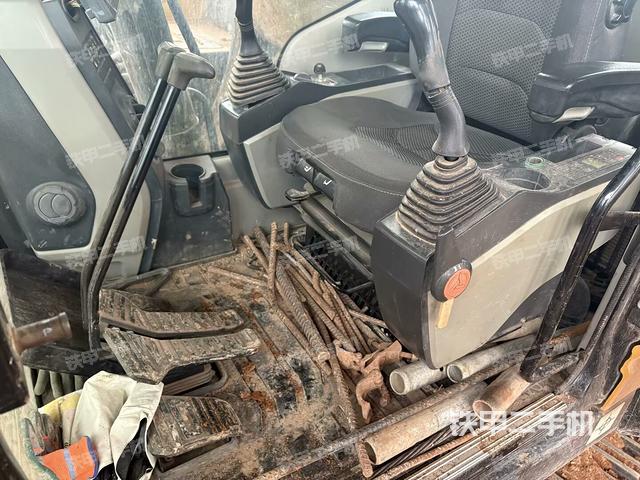 座椅左側(cè)控制臺/音響/含左手柄(駕駛室部分) 座椅左側(cè)控制臺/音響/含左手柄(駕駛室部分)