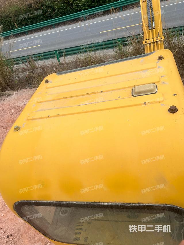 駕駛室頂部（整機外觀）