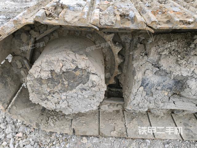 右驅(qū)動輪（行走機構(gòu)）