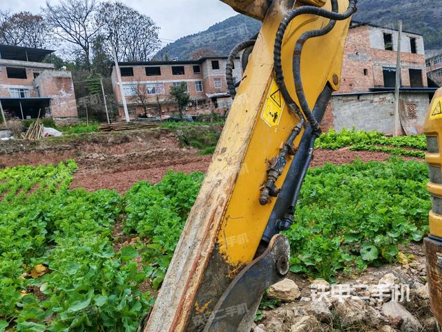 轉(zhuǎn)盤和下車架正前（工作和回轉(zhuǎn)裝置）