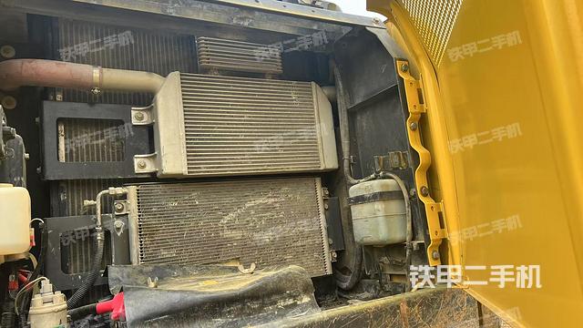 散熱器正面(大件艙室) 散熱器正面(大件艙室)