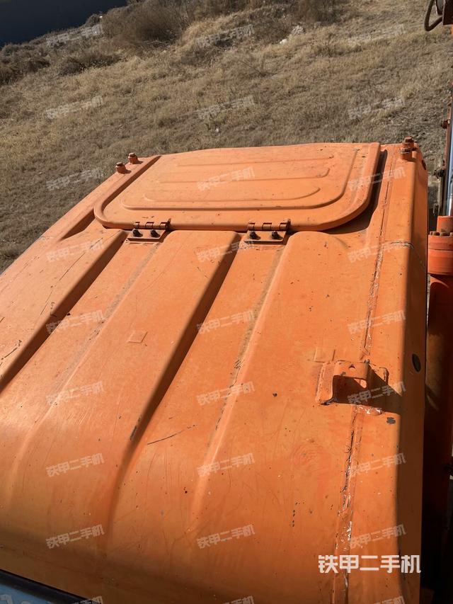 駕駛室頂部（整機外觀）