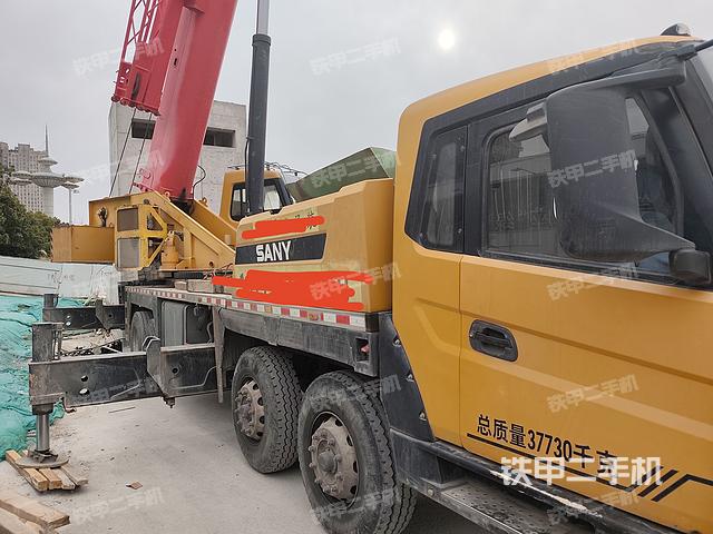 整機右側（設備外觀及核心部件）