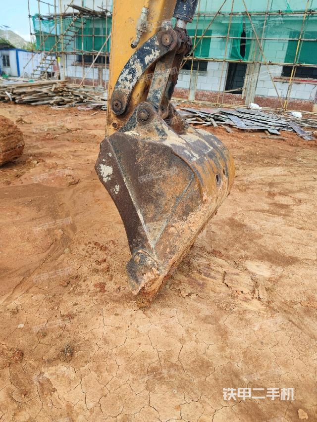 铲斗右后整体(工作和回转装置) 铲斗右后整体(工作和回转装置)