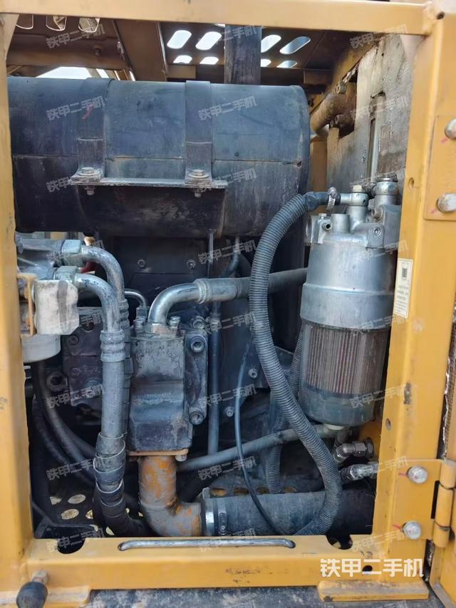 液壓泵艙室正面整體（整機(jī)外觀）