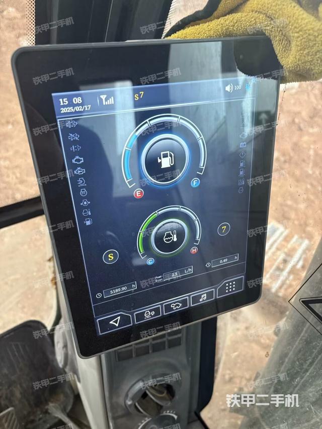 座椅右側(cè)控制臺/鑰匙門/油門/含右手柄(駕駛室部分) 座椅右側(cè)控制臺/鑰匙門/油門/含右手柄(駕駛室部分)