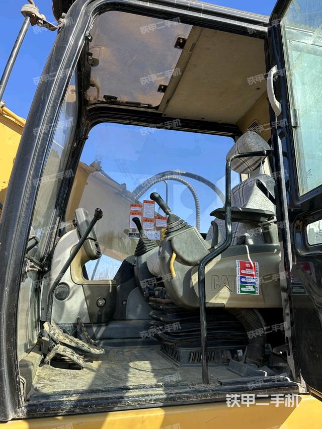 駕駛室整體（整機外觀）