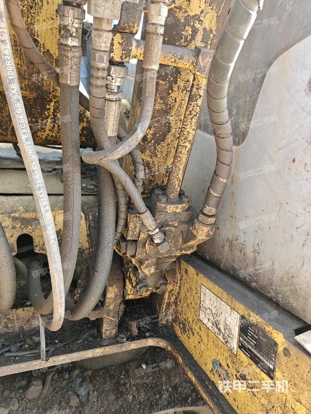 大臂背部俯視（工作和回轉(zhuǎn)裝置）