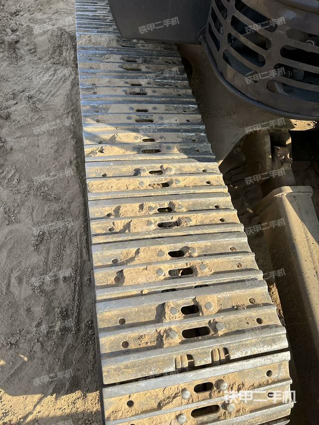 單側(cè)履帶整體（整機(jī)外觀）