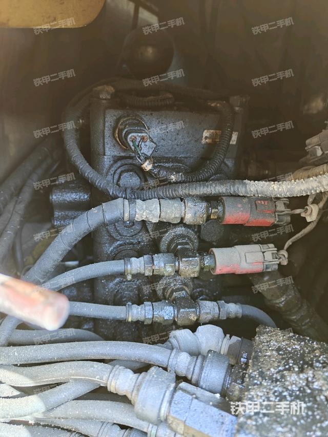 回轉(zhuǎn)馬達（上車部件）