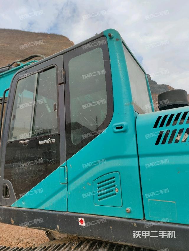 駕駛室左后45度(駕駛室部分) 駕駛室左后45度(駕駛室部分)