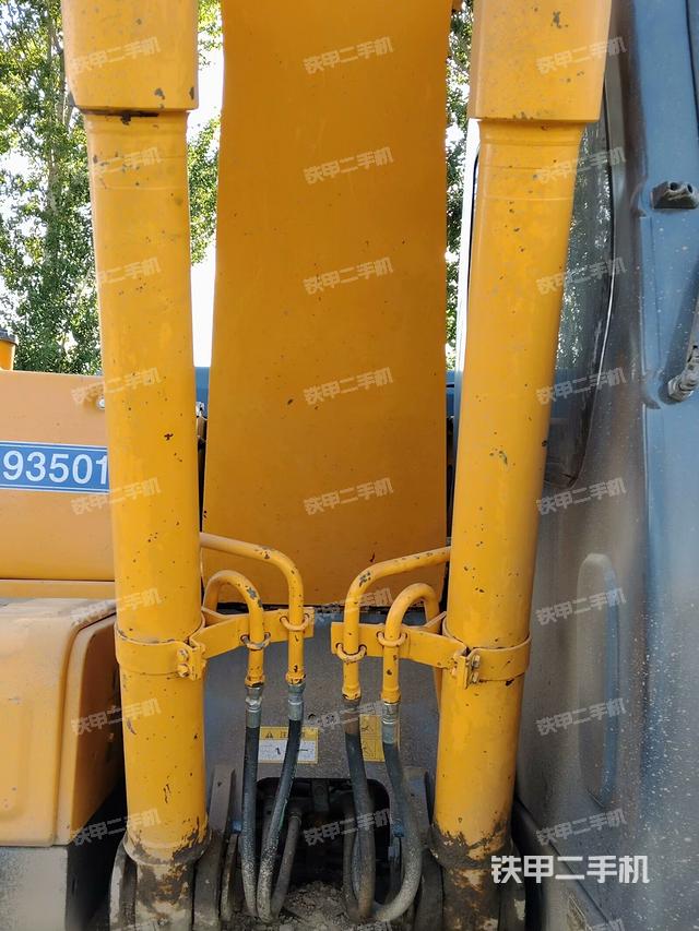 现代R150LC-7挖掘机的设备实拍-第11张实拍照片
