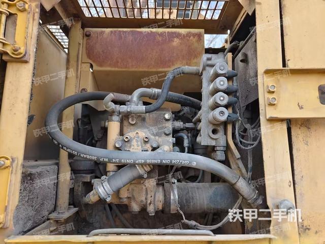 液壓泵艙室正面整體(整機(jī)外觀) 液壓泵艙室正面整體(整機(jī)外觀)