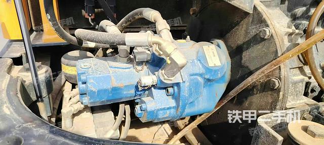 液壓泵艙室正面整體（整機(jī)外觀）