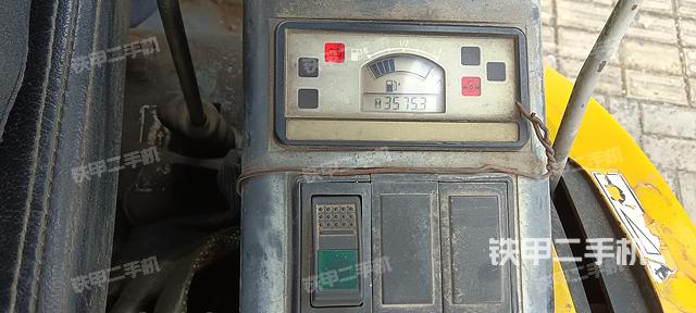 驾驶室顶部（整机外观）