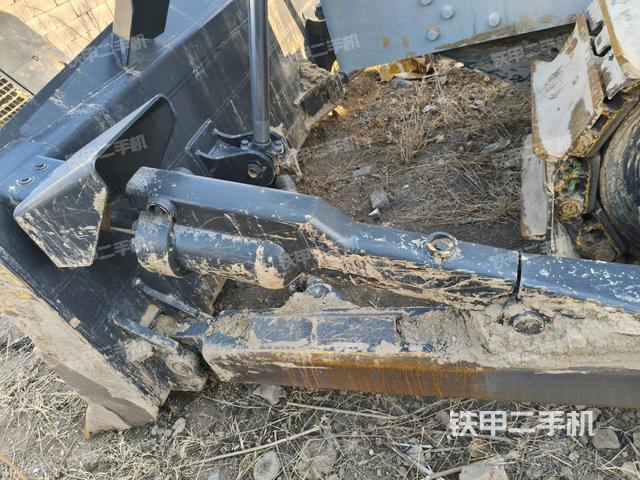 推土鏟左后(推土機底盤及工作裝置) 推土鏟左后(推土機底盤及工作裝置)