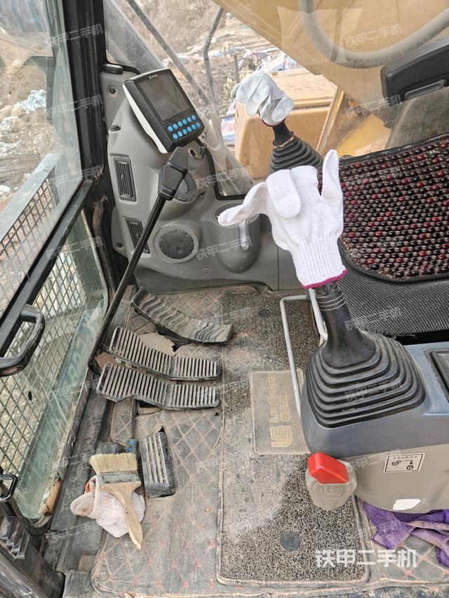 后窗玻璃角標(biāo)(駕駛室部分) 后窗玻璃角標(biāo)(駕駛室部分)