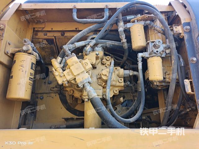 液壓泵艙室正面整體（整機(jī)外觀）