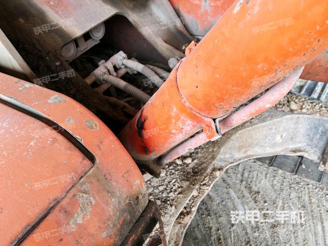 轉(zhuǎn)盤和下車架正前(工作和回轉(zhuǎn)裝置) 轉(zhuǎn)盤和下車架正前(工作和回轉(zhuǎn)裝置)