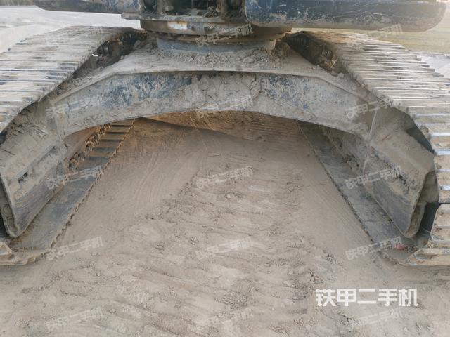 轉(zhuǎn)盤和下車架正前(工作和回轉(zhuǎn)裝置) 轉(zhuǎn)盤和下車架正前(工作和回轉(zhuǎn)裝置)